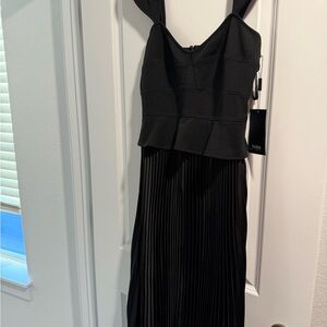 WHBM Pleated Dress- Size 8 NWT